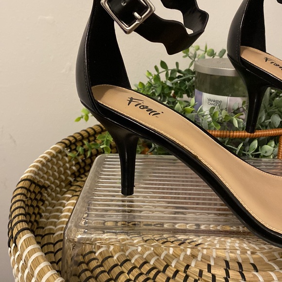 Women’s Black Scalloped Strappy Heels, Size 8.5, NWOT, never worn.  No defects - Picture 11 of 11